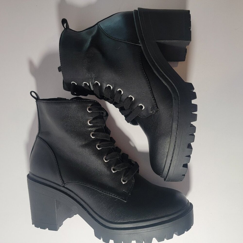 Torrid 9WW Lace up Chunky Block Heel Black Fall Preppy Combat Boots Wide Width